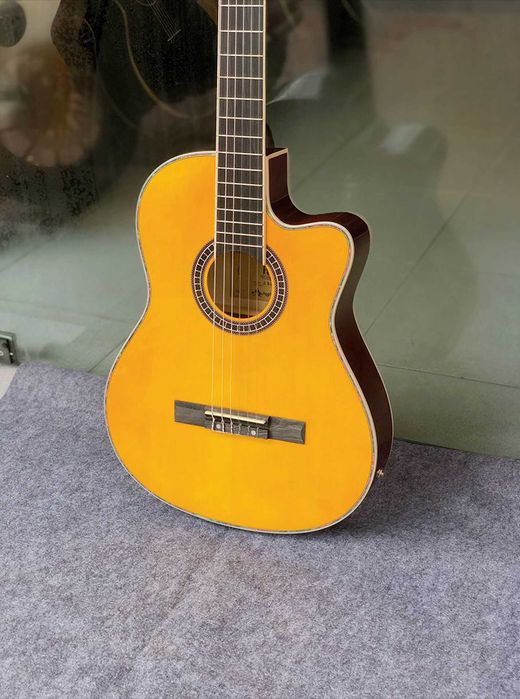 дуже якісна класична гітара 4/4 з вирізом