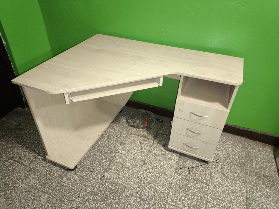 Sprzedam narożne biurko