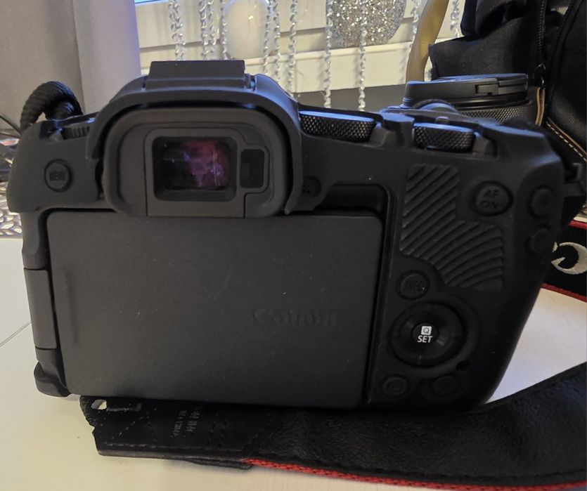 Canon R8 + obiektywy 16, 24-50, 24-100 + torba + 2 ładowarki