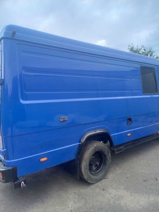 Вантажний автомобіль Мерседес Бенц ВАРІО