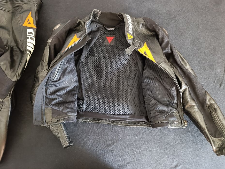 Sprzedam kombinezon motocyklowy DAINESE rozmiar 48