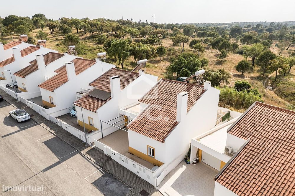 Moradia T3 c/ Quintal, Terraço e Garagem no Loteamento Quinta das Sesm