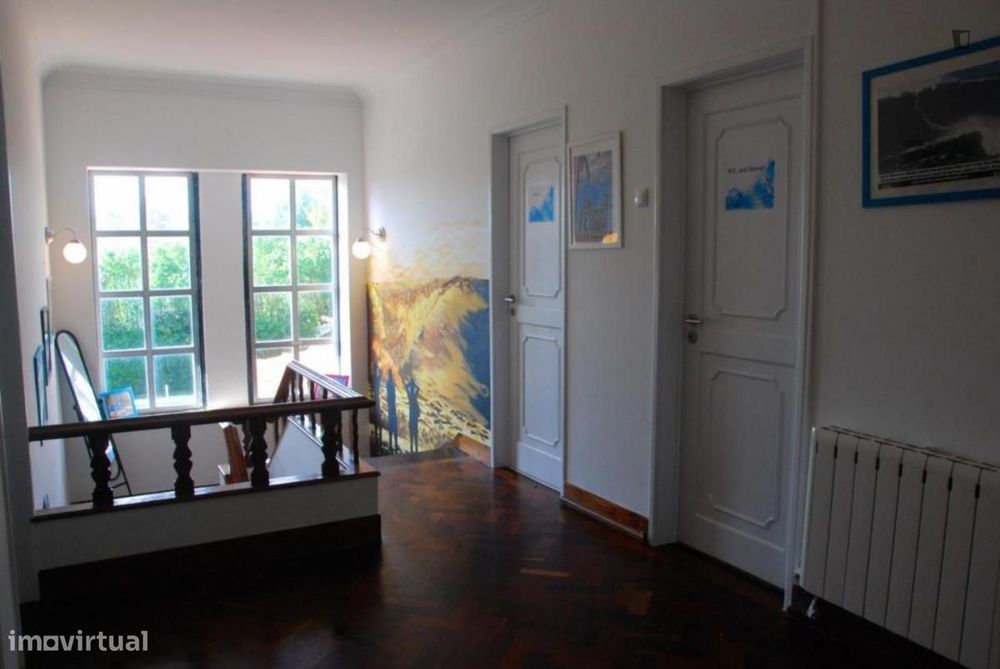 Cama - localizado em Carcavelos Lisbon
