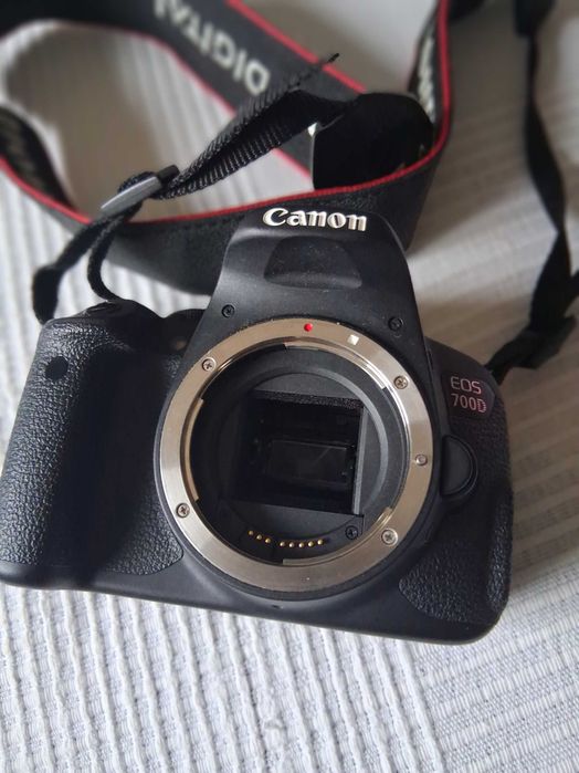 Câmara digital Canon EOS700D (corpo)