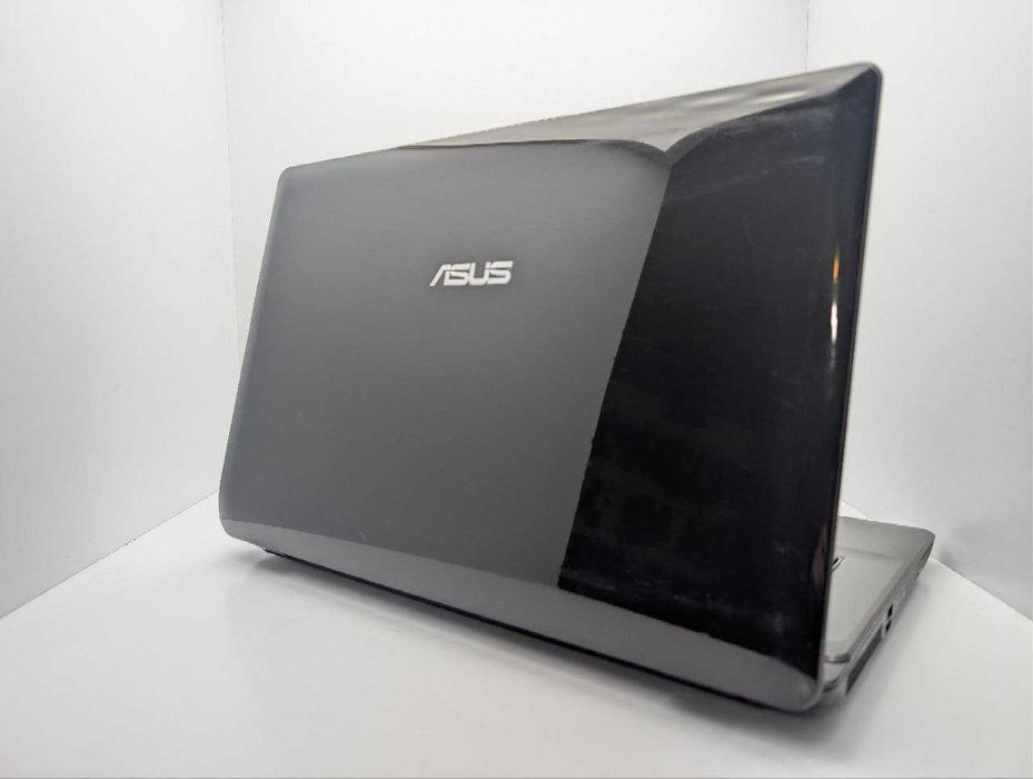 Asus X72D AMD Phenom ll N830 Ram8Gb HDD:330Gb AMD Radeon 5470 1Gb 17.3