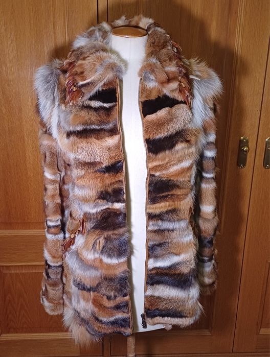 Casaco de peles e penas verdadeiras