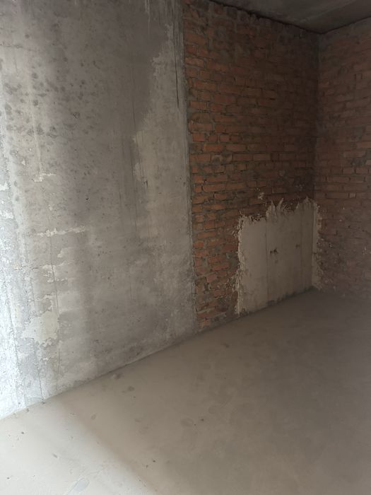 Держмолодьжитло. Продаж просторої однокімнатної квартири, 77м2