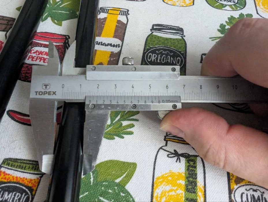 Трубки металеві фарбовані