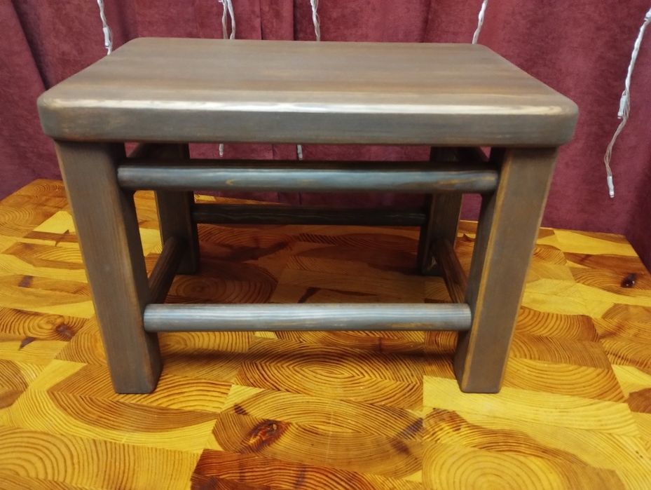 Табурет маленький дерев'яний