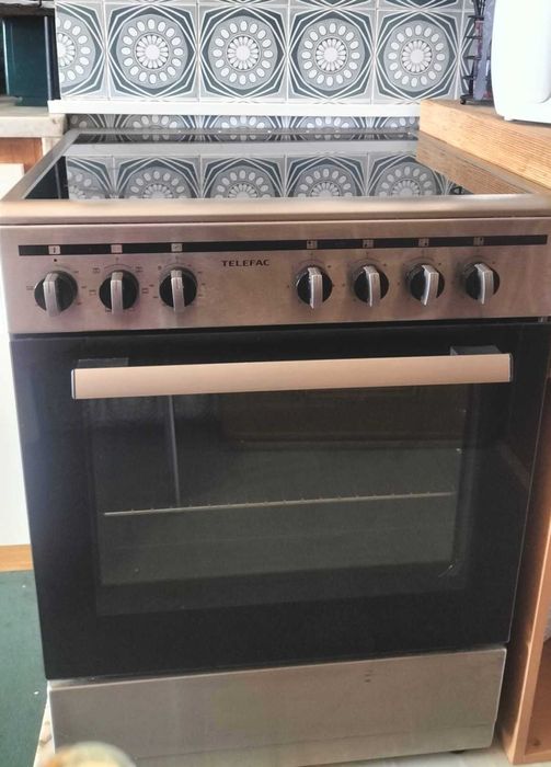 Fogão vitrocerâmico com forno elétrico Telefac