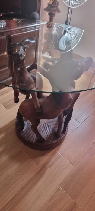 Mesa de madeira Maciça Artesanal esculpida à mão com tampo de vidro