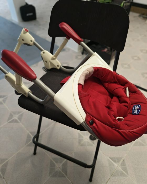 2 Cadeiras de refeição fixa e viagem Chicco bebe