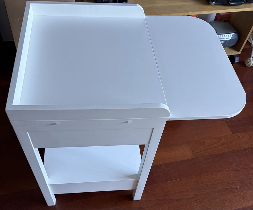 Trocador de Fraldas em Madeira Maciça – Feito à Medida