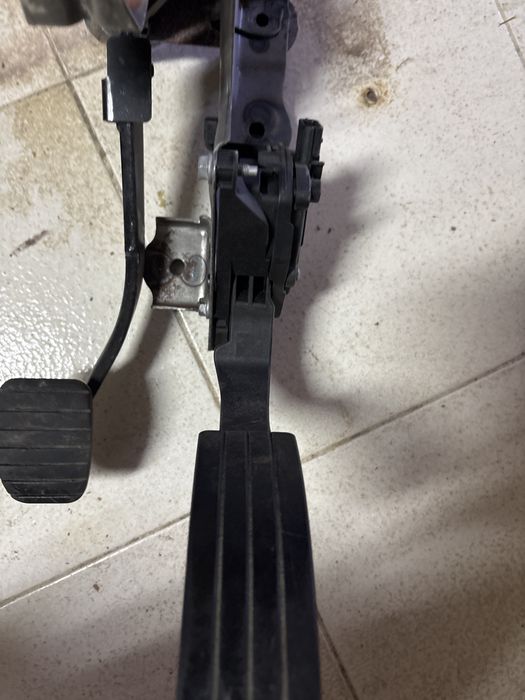 Pedal do Acelerador Eletrónico Renault Original – Ref. 180029347R