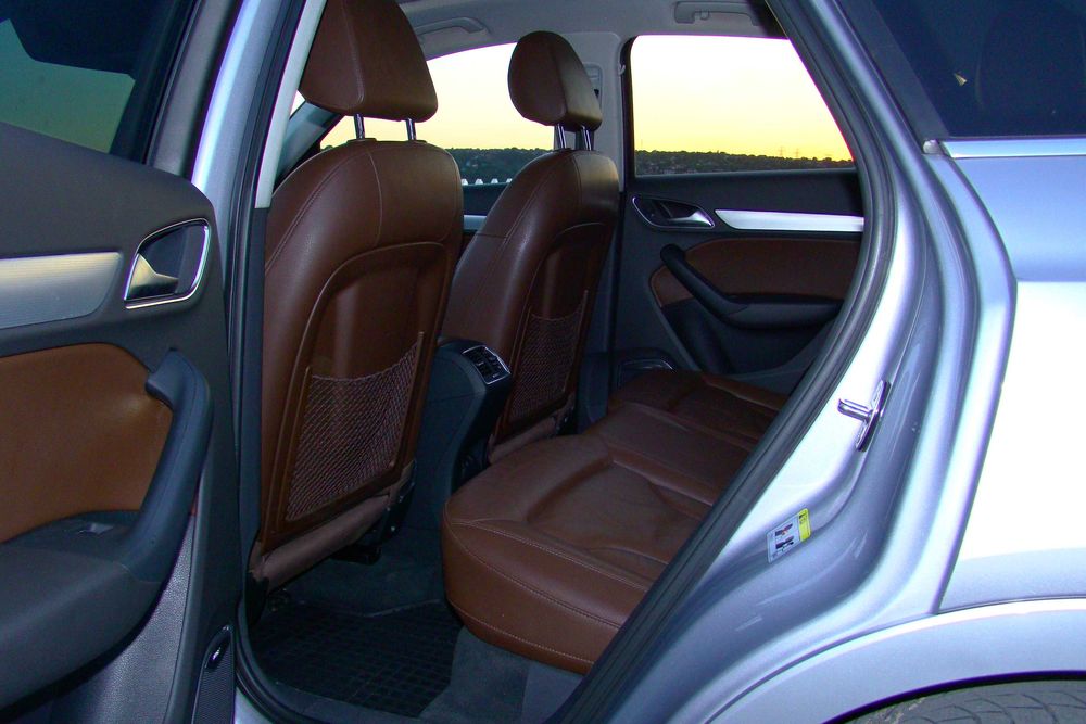 Продам  AUDI  Q3