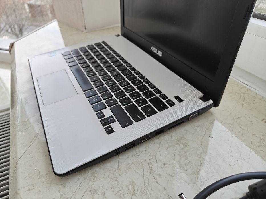 Asus X301 13,3'' Intel 2020m 2,4GHz 4Gb 500Gb IntelHD НОВА БАТАРЕЯ