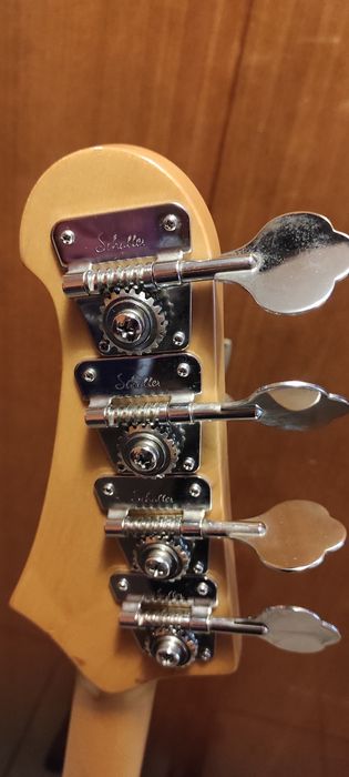 Gitara basowa Attitude