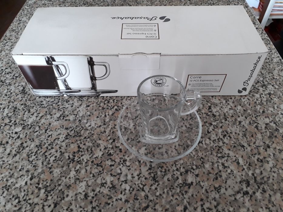 Chávenas de café em vidro rectangular ou oval com pires