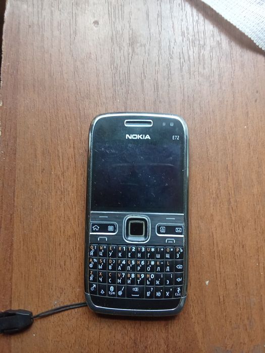 Продам Nokia E72 в гарному стані