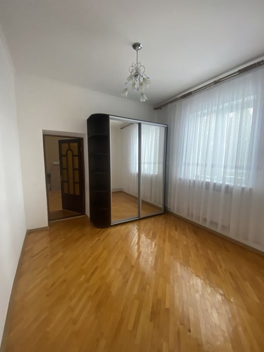 Продається двоповерховий будинок у місті Берестин.