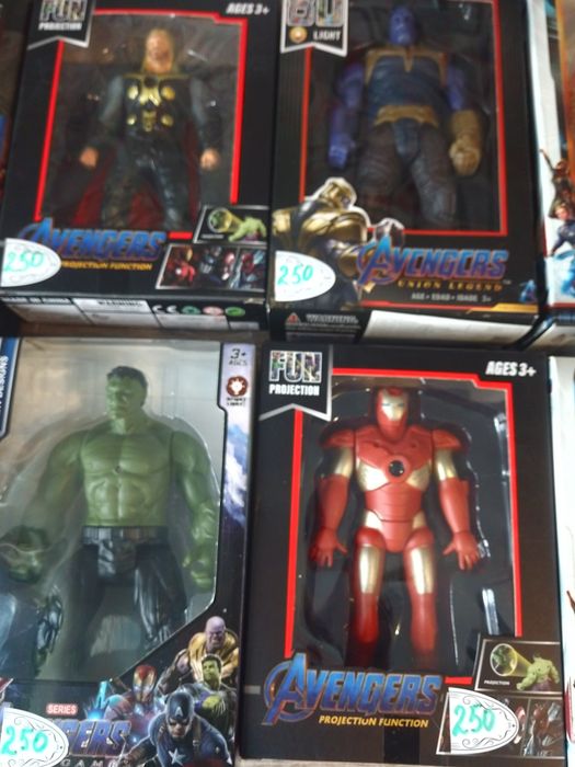 Фігурки Marvel..