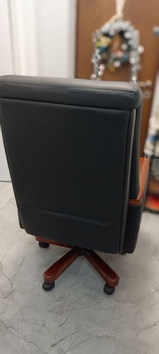 Крісло керівника( шкіряне) AMF Ronald Black