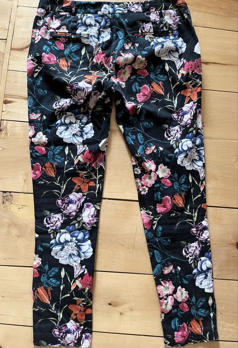 Spodnie czarne ciemne w kwiaty retro vintage M