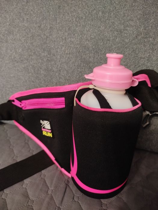 Pas do biegania regulowany z butelką