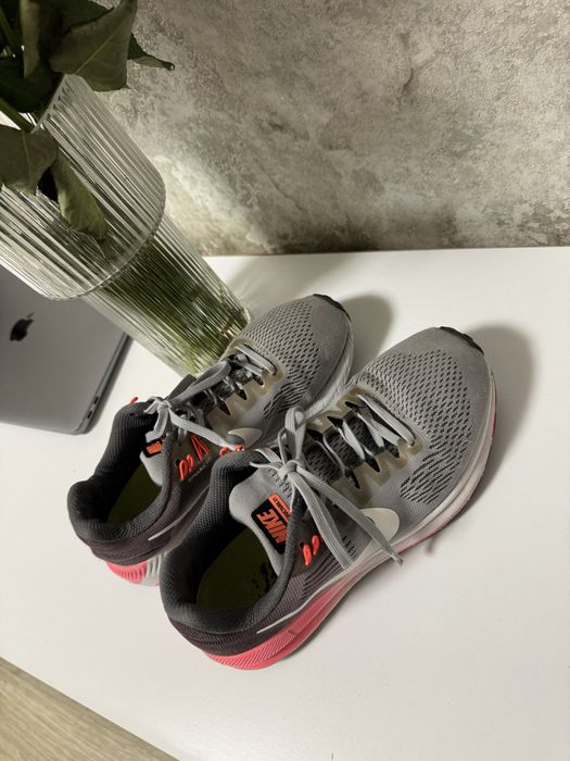 Кросівки бігові Nike