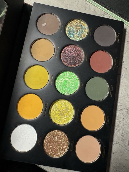 Glaminatrix Cosmetics paleta cieni Grounded