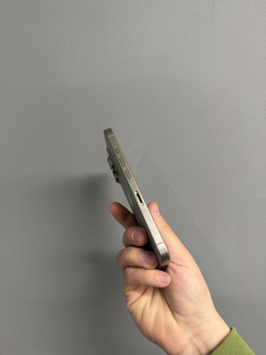 Оригінальний корпус iPhone 16 Pro