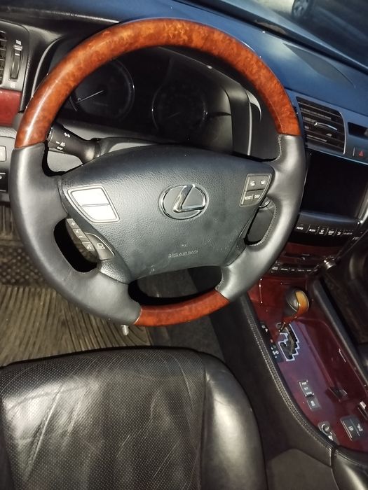 Продам Lexus-LS460