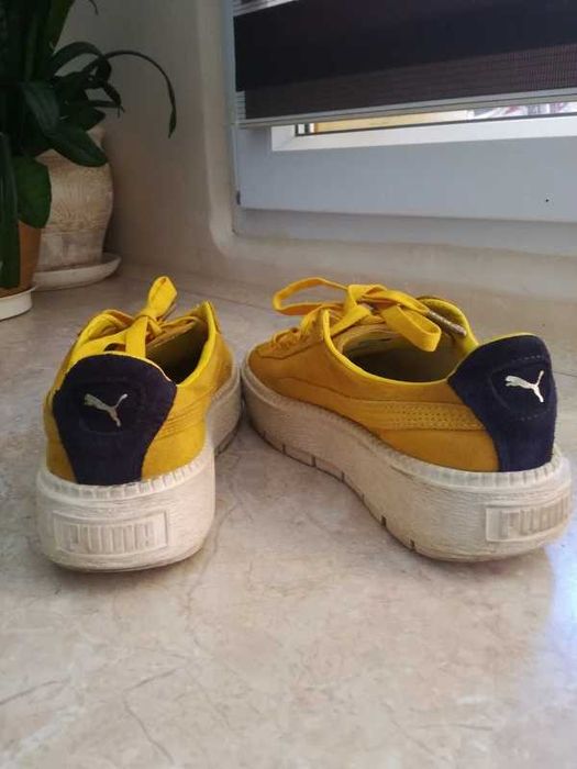 Sportowe zamszowe buty z Pumy o rozmiarze 37