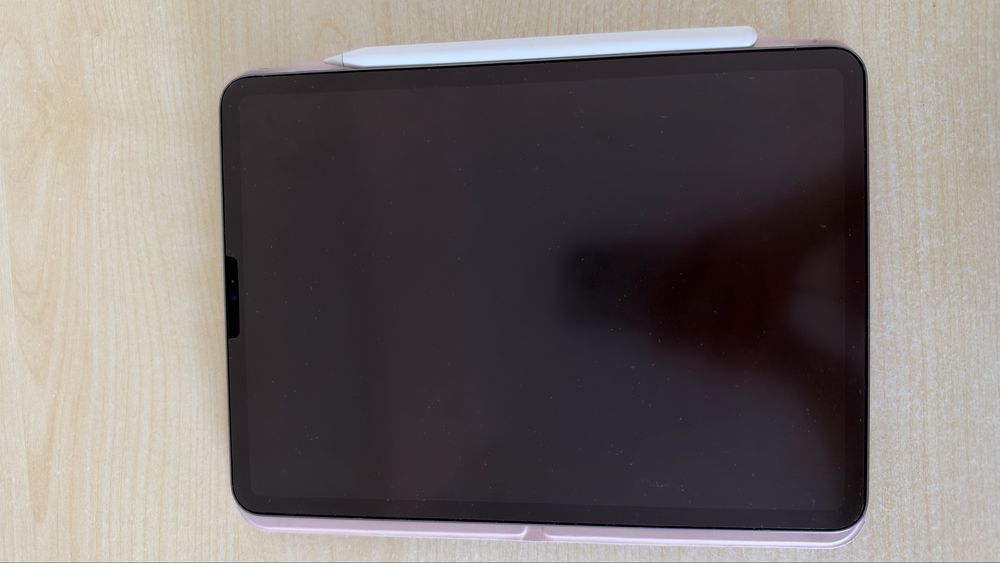 iPad Pro 11 MTXQ2LL/A 256 ГБ сірий + Apple Pencil 2, 2 чохли