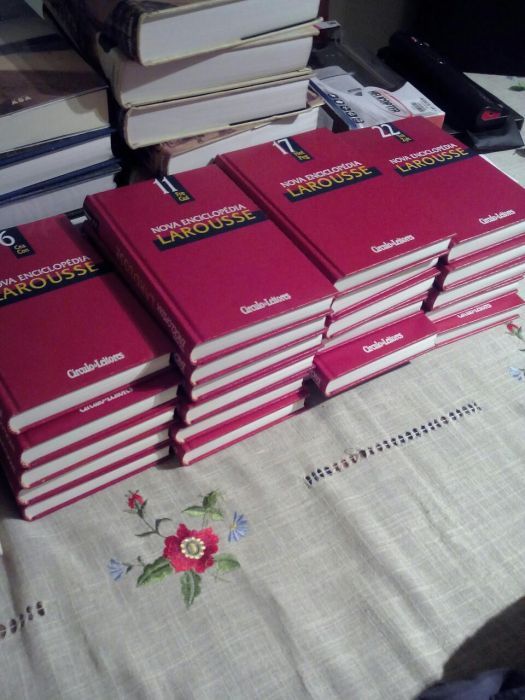 Enciclopédia larousse nova