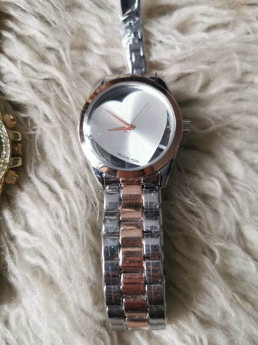 Nowy damski zegarek logo