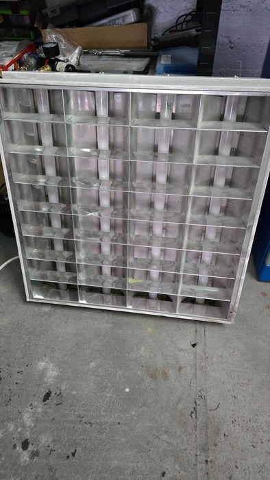 lampy rastrowe ze świetlówkami, do garażu 8 szt