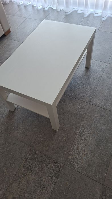 3 Mesas brancas e 6 cadeiras brancas Ikea