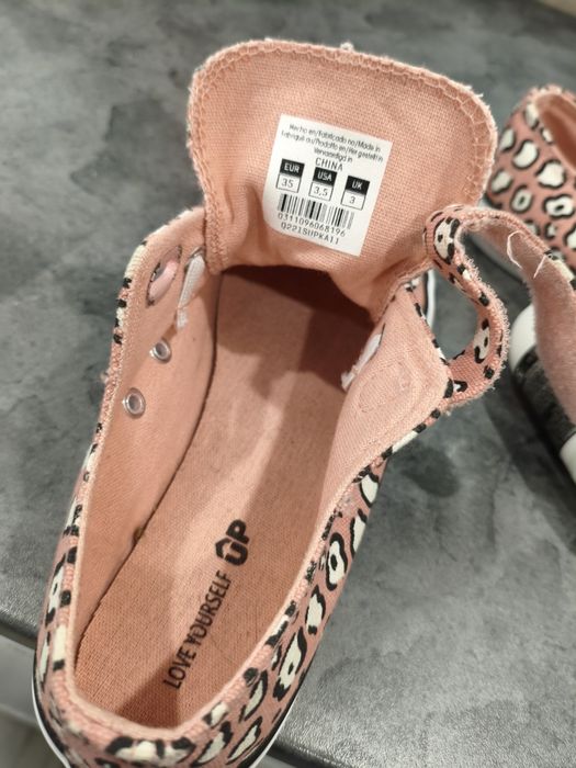 Sapatilhas de menina  nunca usadas