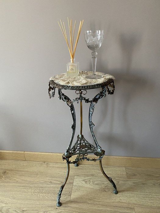 Бронзова консоль