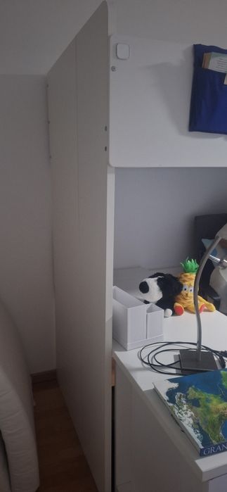 Cama alta infantil com secretária, armário e gavetas, com colchão – op