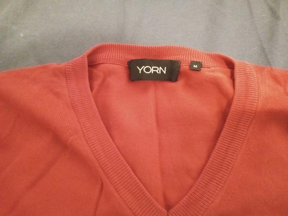 Czerwony sweter męski r. M Yorn