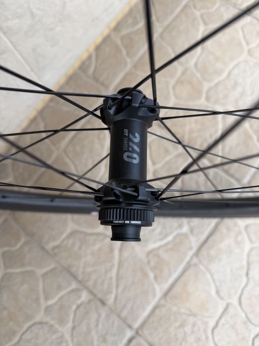 Bicicleta estrada - Rodas em carbono - Topo de Gama