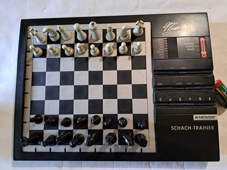Szachy Saitek Kasparov Schach Trainer  Elektroniczny Komputer Szachowy
