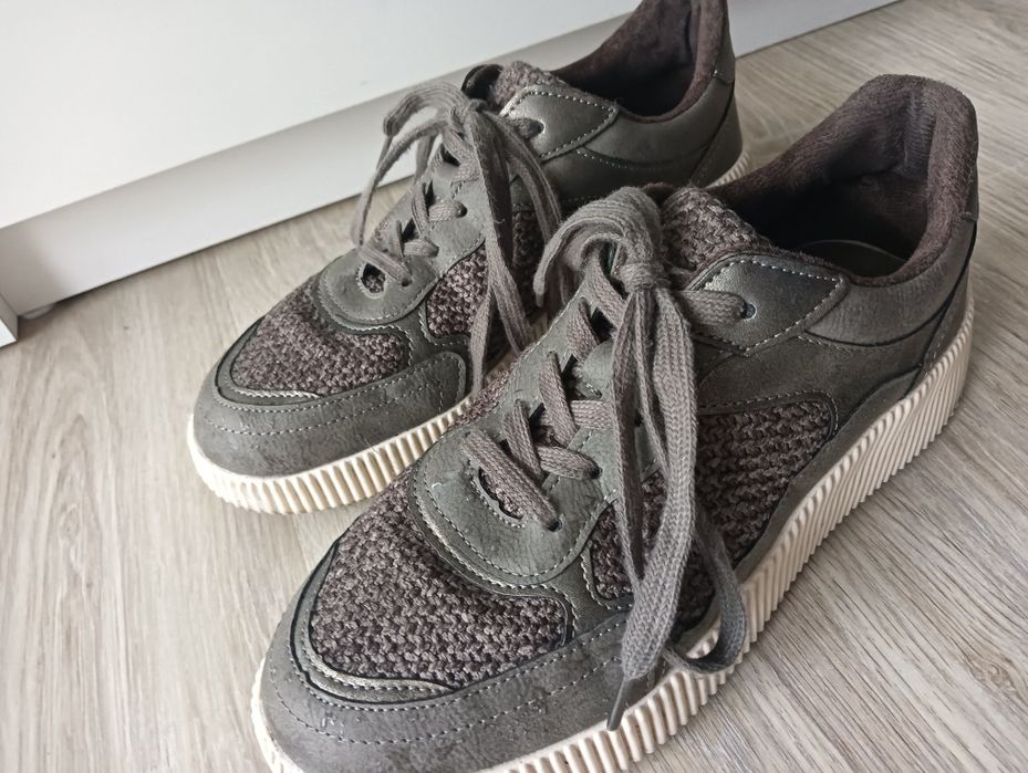 Damskie sneakersy marki Wittchen 39