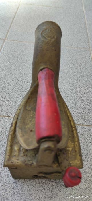 Ferros de engomar (a carvão)