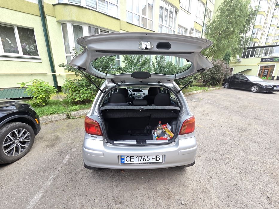 Toyota yaris 1,3 (Тойота яріс)