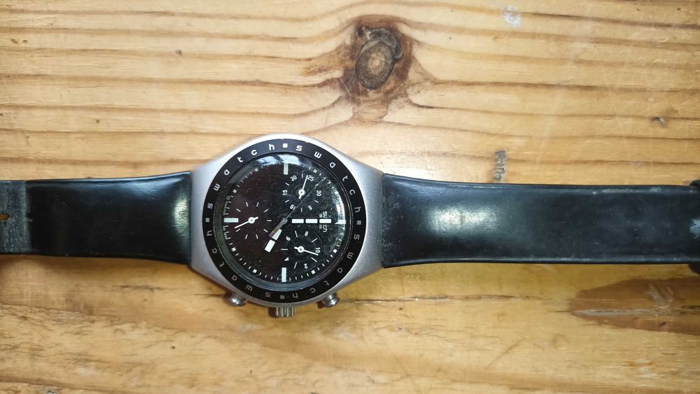 Relógio como novo, com 3 braceletes, pele e laranja