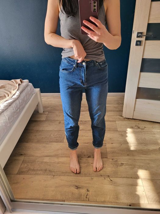 Джинси синього кольору