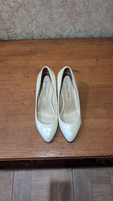 Шкіряні Туфлі на каблучку,мешти босоніжки